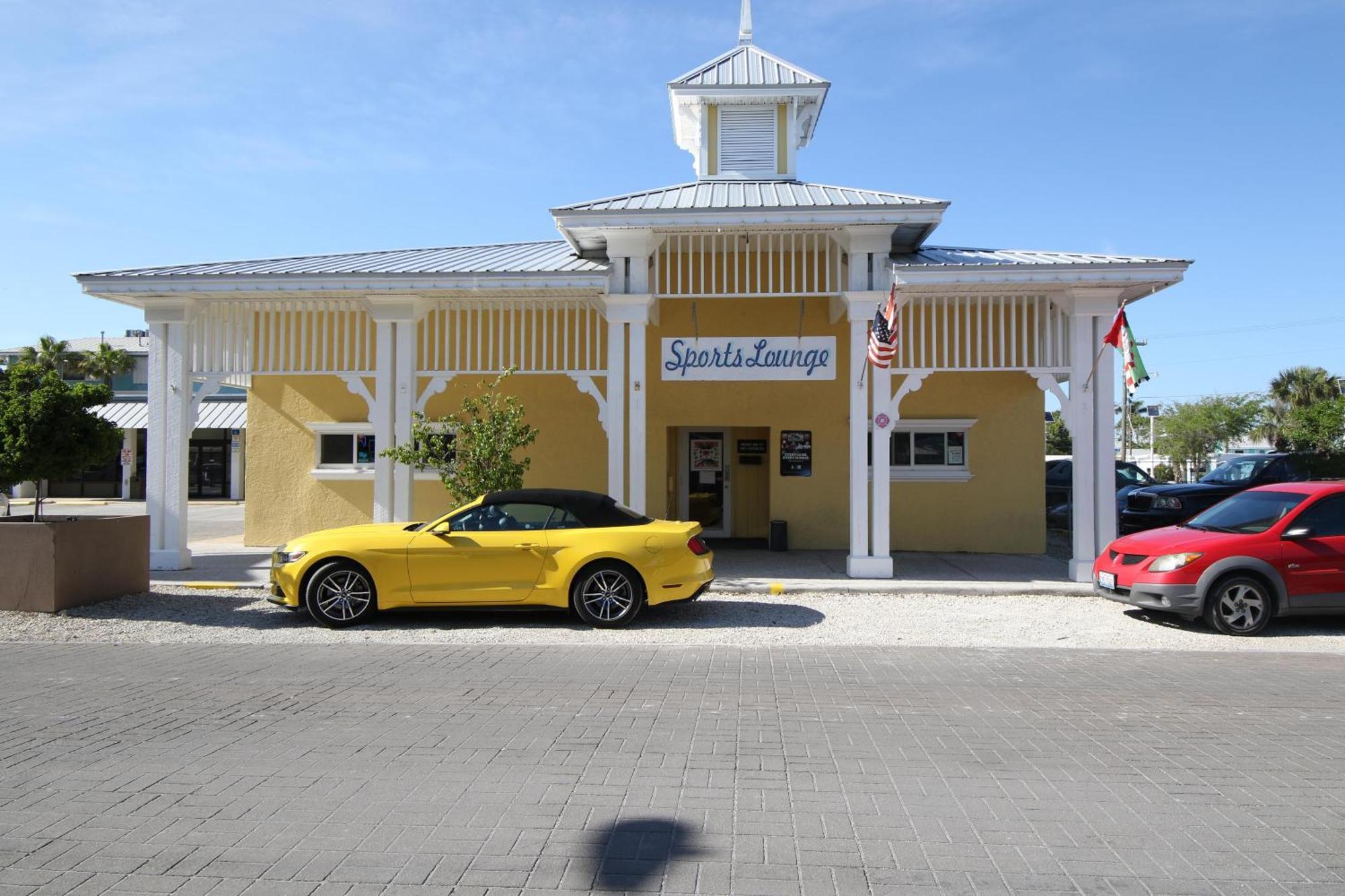 Anna Maria Island Runaway Tropical Dream-One Minute Walk To The Beach-Heated Pool Bradenton Beach Exterior photo