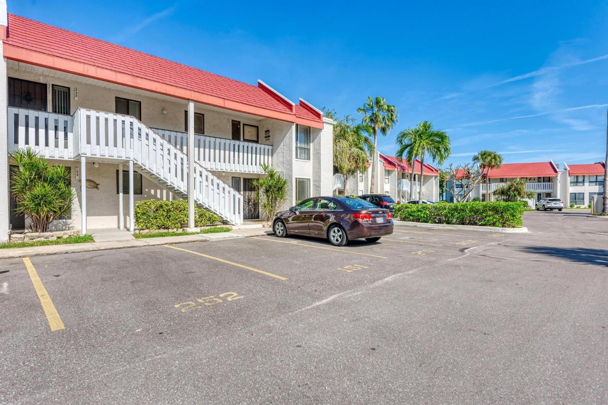 Anna Maria Island Runaway Tropical Dream-One Minute Walk To The Beach-Heated Pool Bradenton Beach Exterior photo