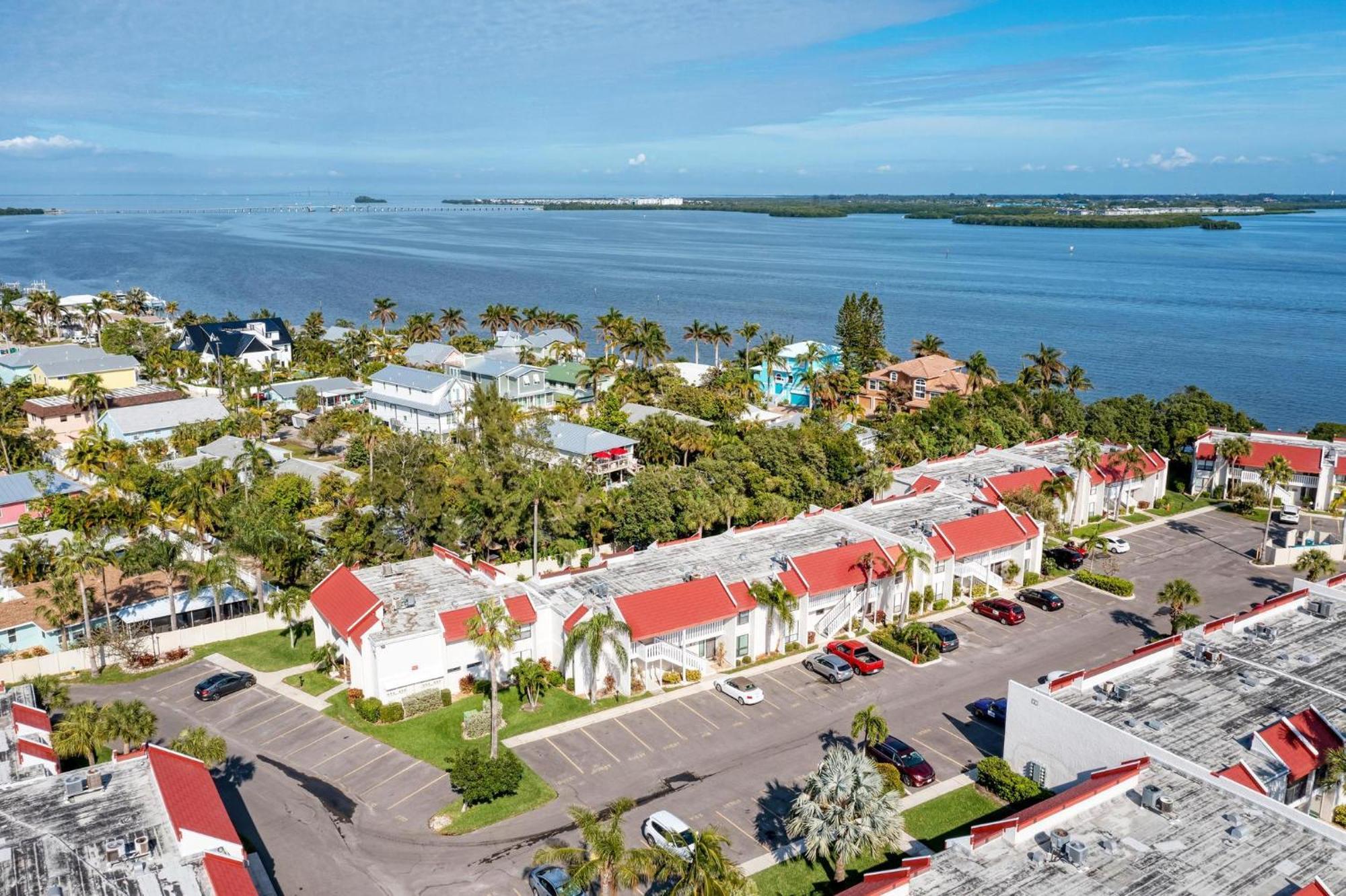Anna Maria Island Runaway Tropical Dream-One Minute Walk To The Beach-Heated Pool Bradenton Beach Exterior photo