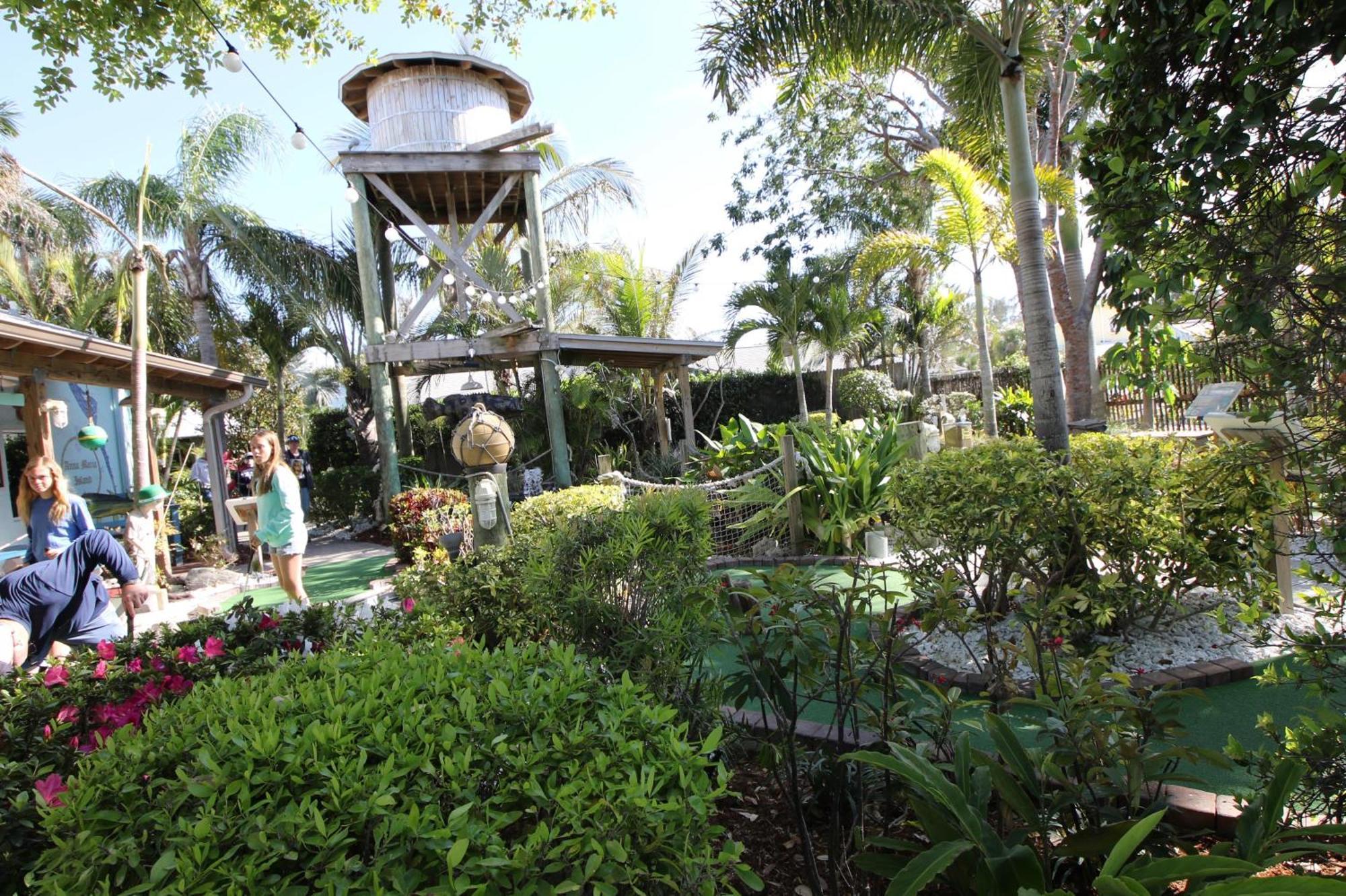 Anna Maria Island Runaway Tropical Dream-One Minute Walk To The Beach-Heated Pool Bradenton Beach Exterior photo