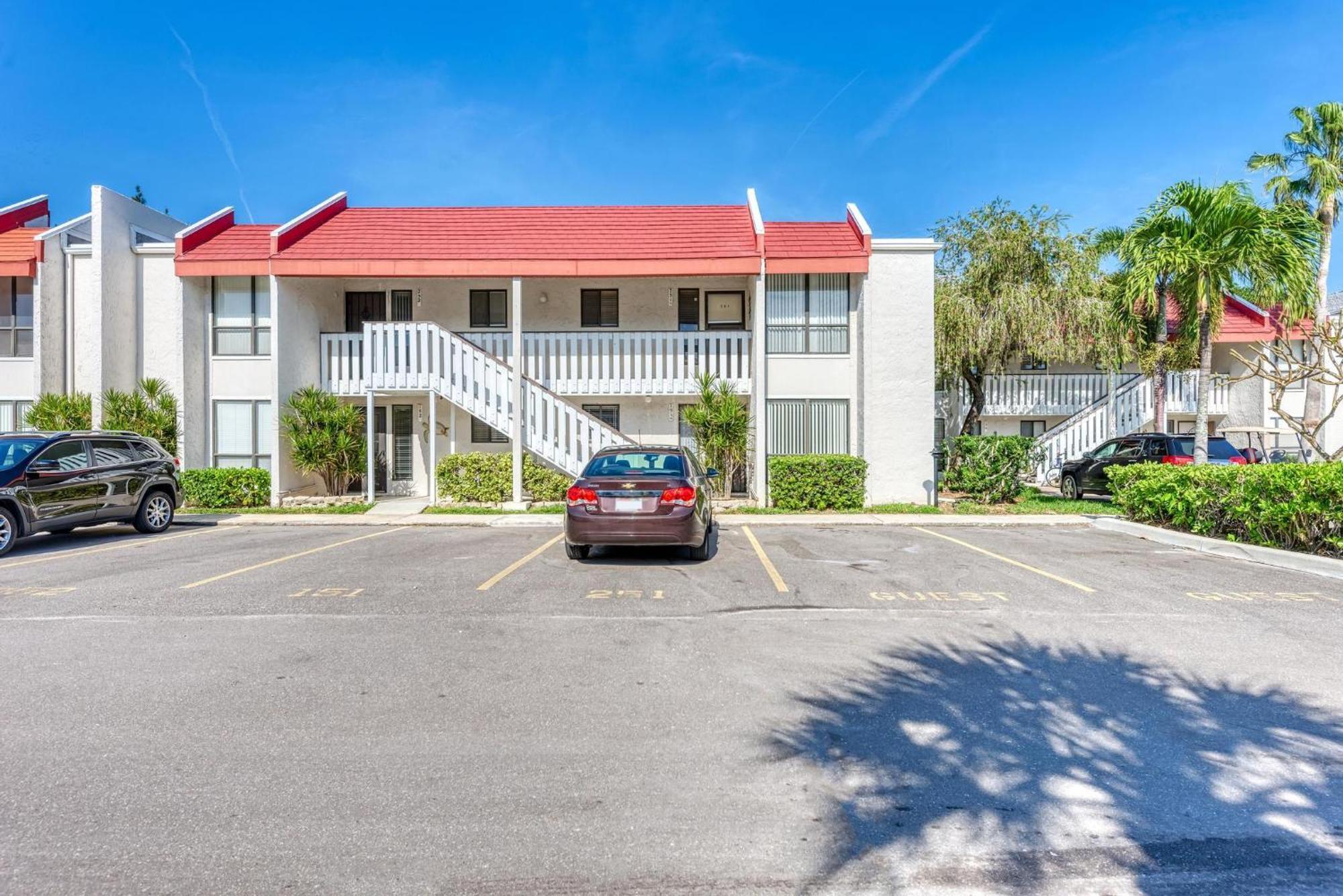 Anna Maria Island Runaway Tropical Dream-One Minute Walk To The Beach-Heated Pool Bradenton Beach Exterior photo