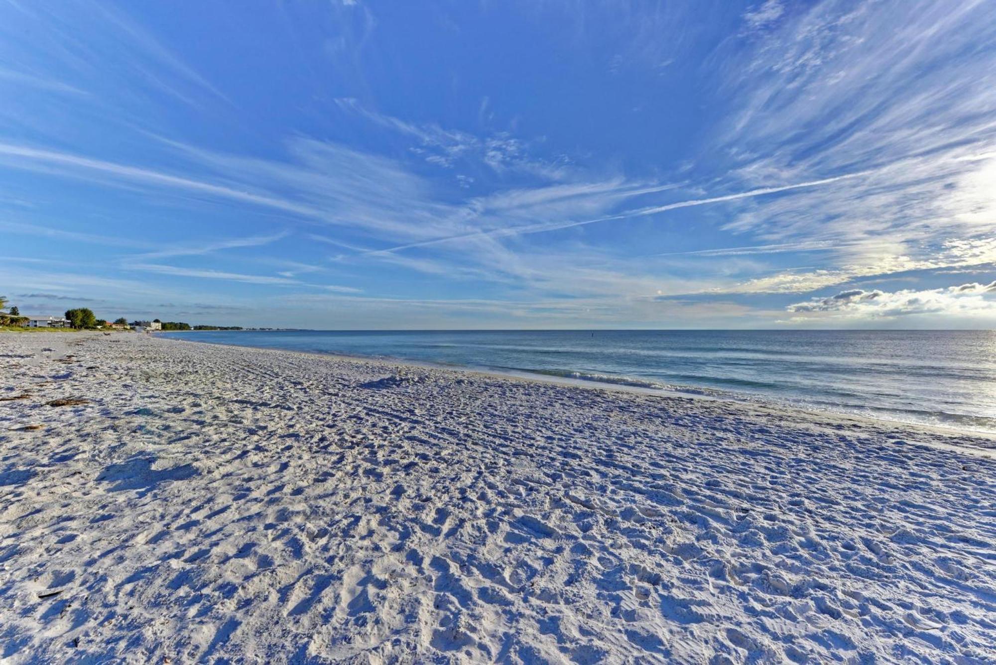 Anna Maria Island Runaway Tropical Dream-One Minute Walk To The Beach-Heated Pool Bradenton Beach Exterior photo